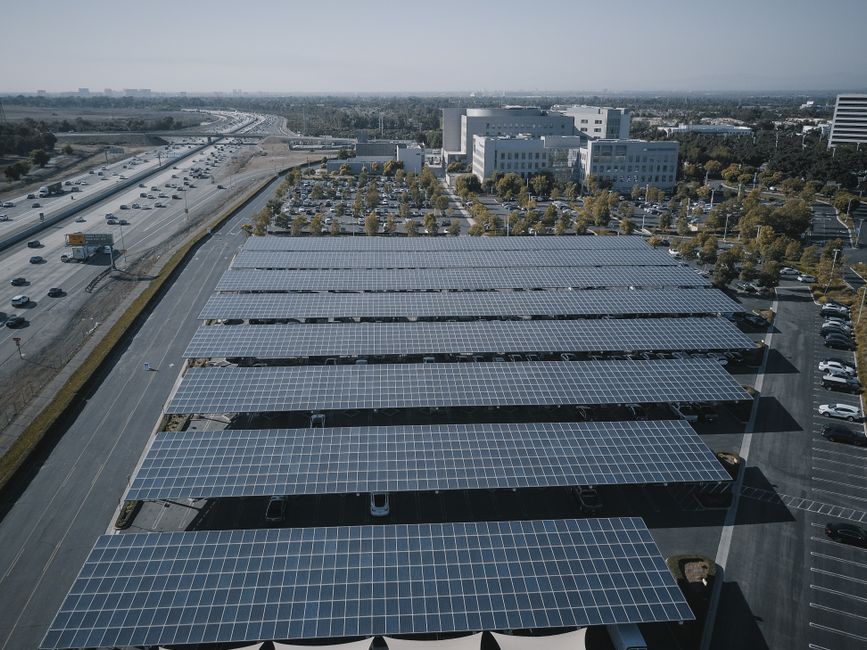 E-Auto mit Solarstrom Laden (PV) & Nachhaltigkeit: Effizienz steigern und Umwelt schonen